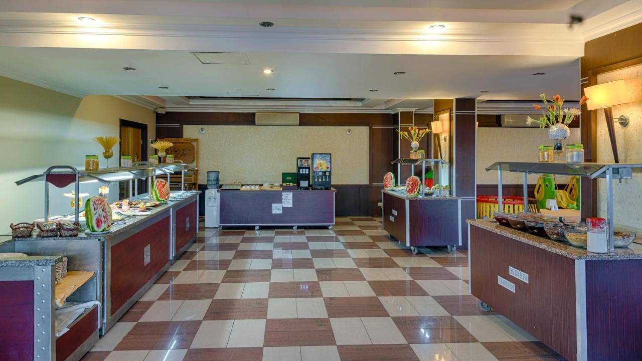 Risus Hotel Side Bagian luar foto
