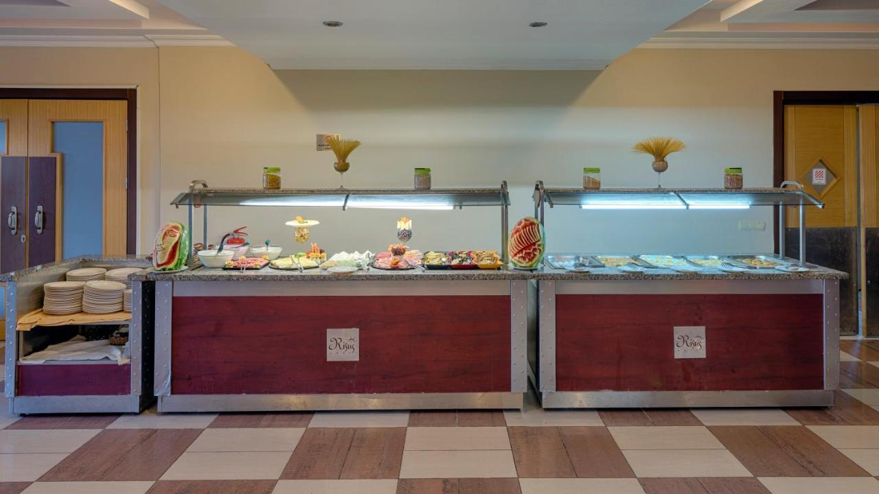 Risus Hotel Side Bagian luar foto