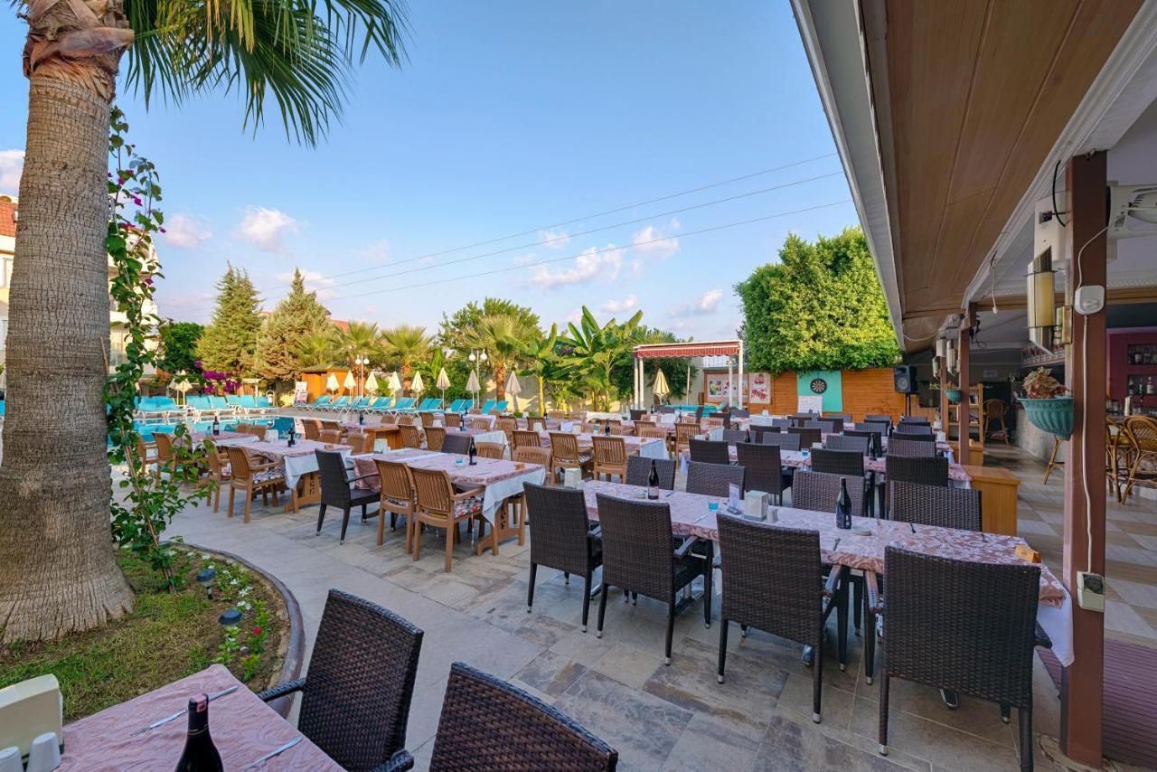 Risus Hotel Side Bagian luar foto