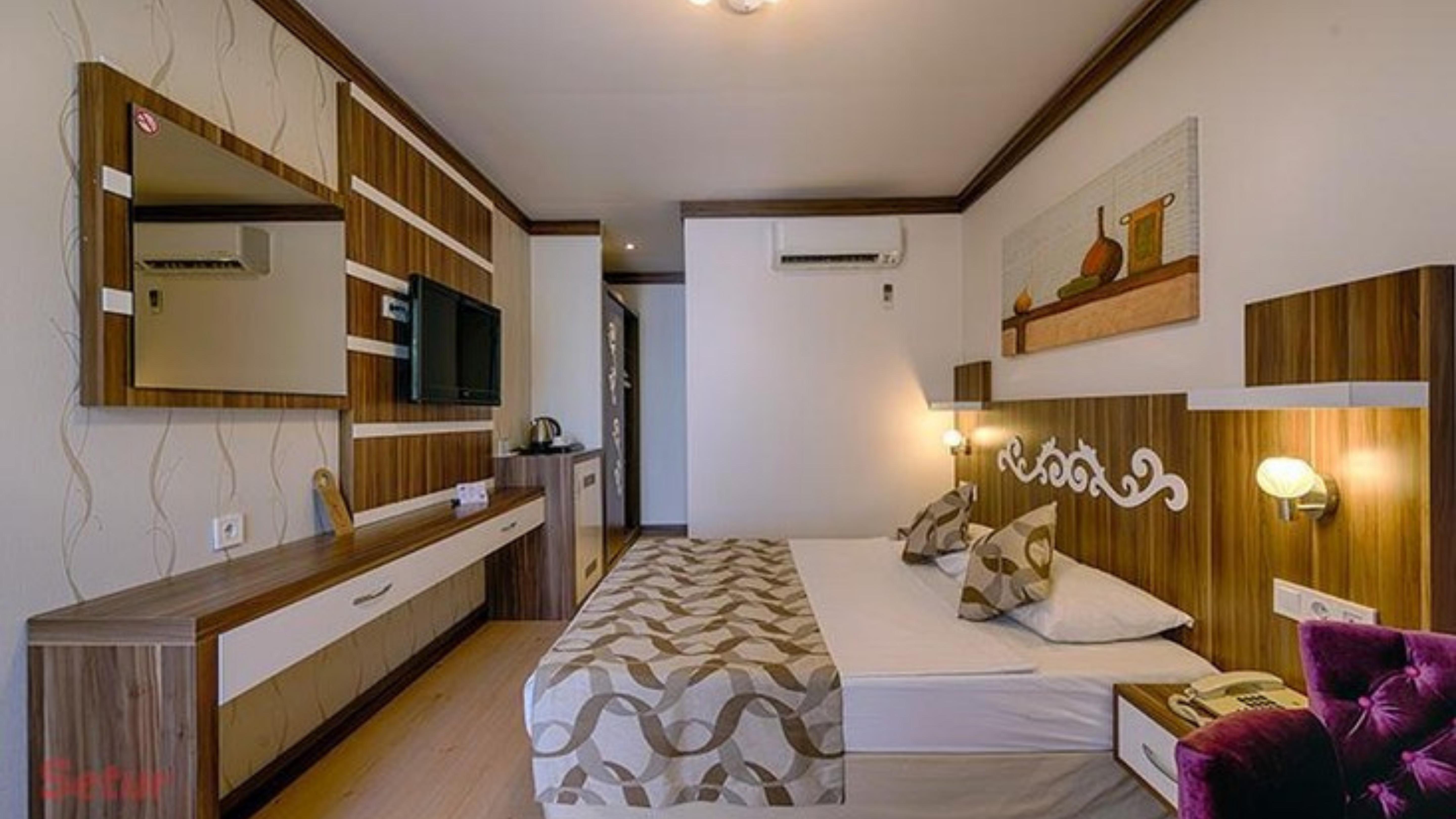 Risus Hotel Side Bagian luar foto