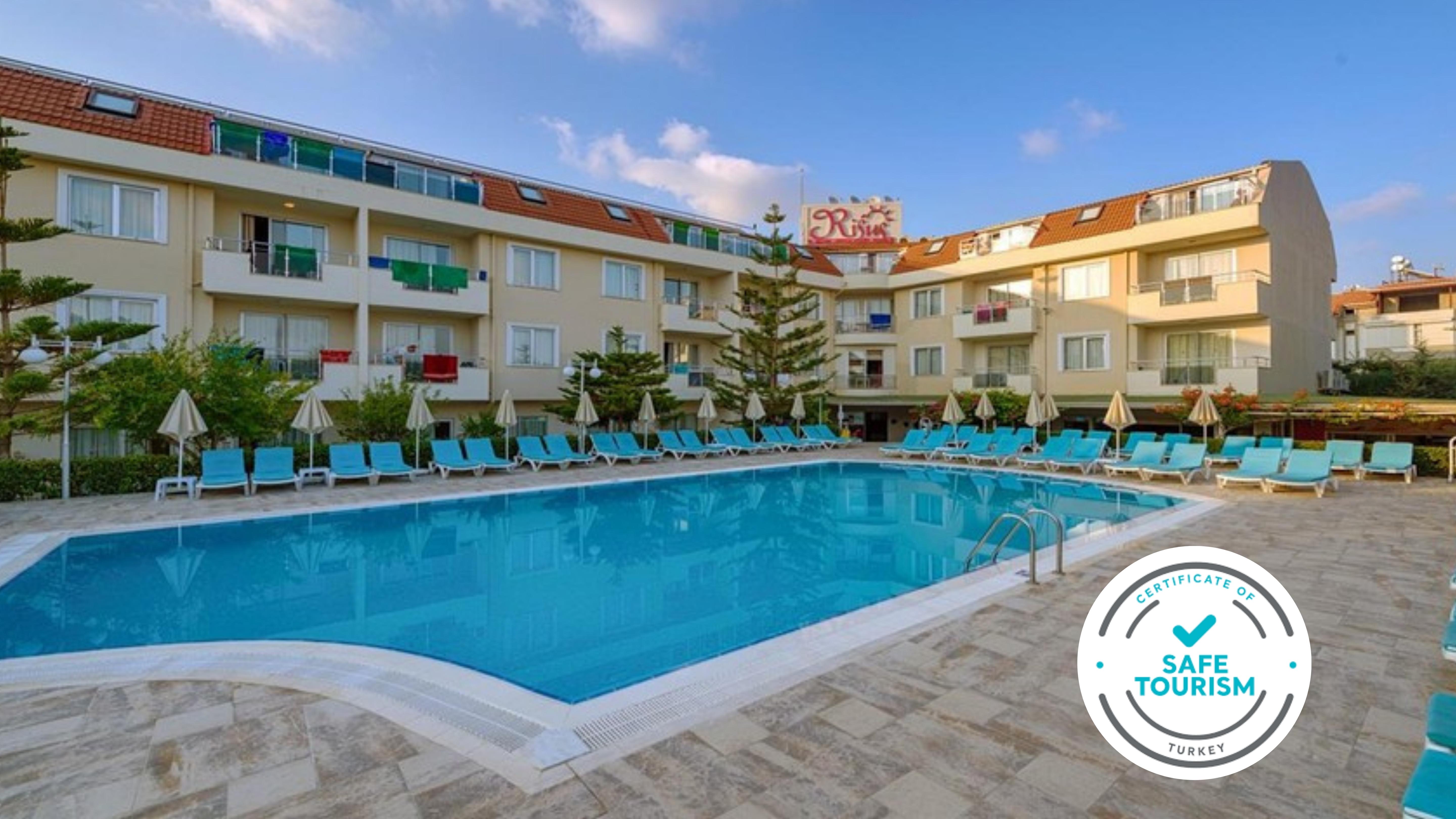 Risus Hotel Side Bagian luar foto